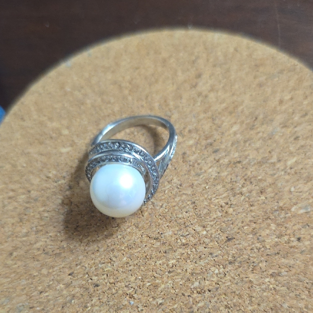 Elegant Silver Pearl Ring